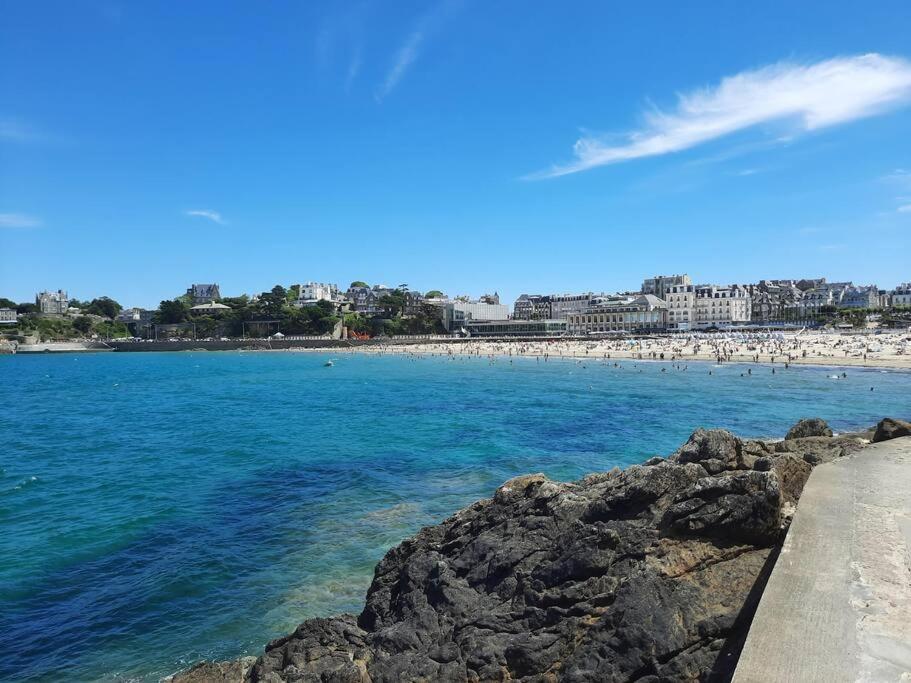 Le Moringa, A 2 Min De La Plage, Hyper Centre, Vue Mer De La Fenetre Dinard Extérieur photo